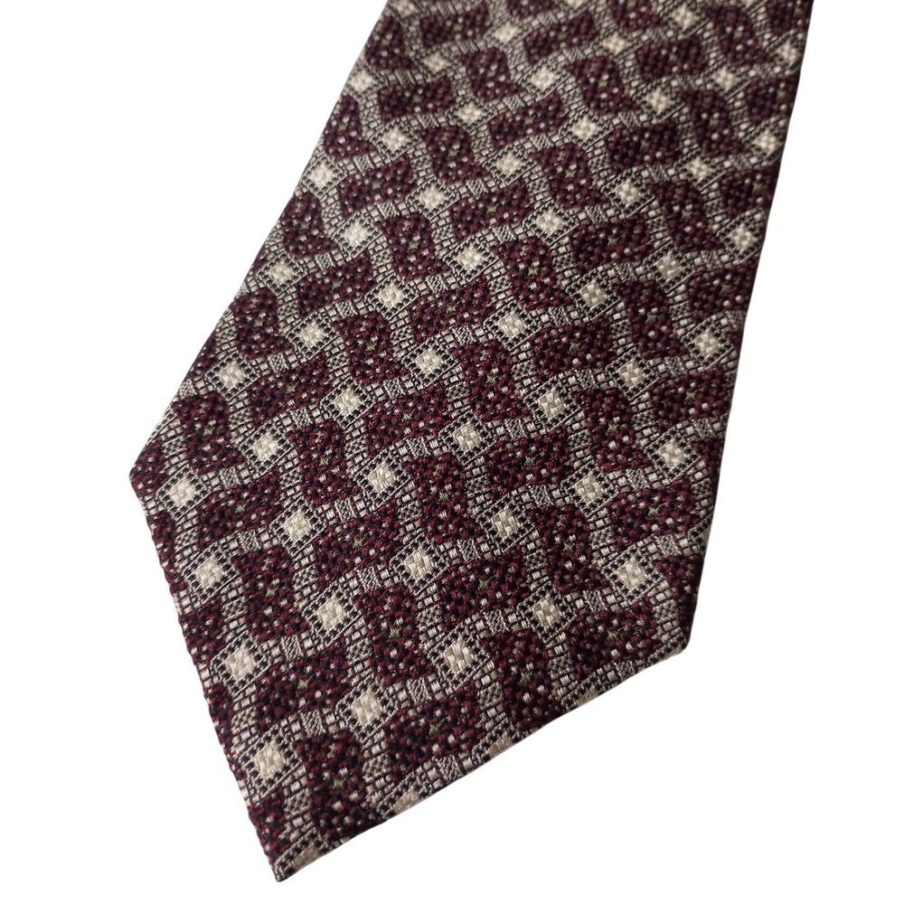 Hunt Club Mens Burgundy Geometric 100% Silk Necktie Made in USA Classic Tie